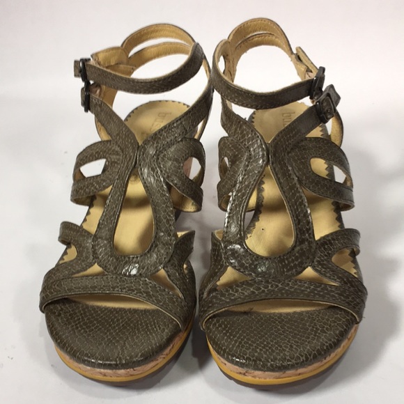 NWOT Bussola Snakeskin Cage Wedges - Picture 7 of 8